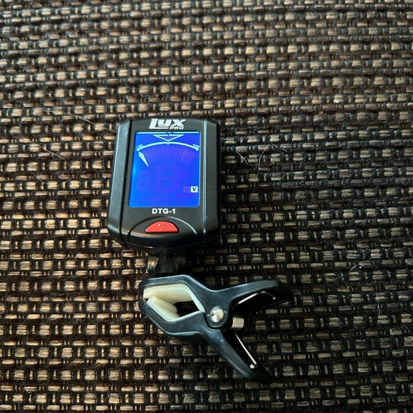 Lyx Pro DTG-1 Mini Clip On Digital Guitar Tuner - Picture 1 of 3